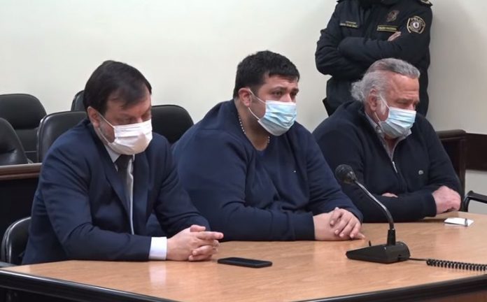 El concejal luqueño Óscar González Chaves (centro), condenado a 8 años de cárcel, y el exsenador OGD, con pena de 7 años, durante la lectura de la sentencia.