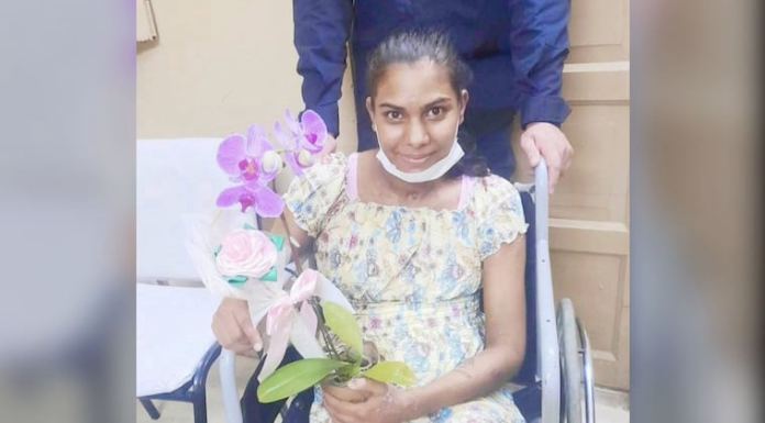 Ramona Jiménez fue recibida con flores y carteles en su comunidad. Foto: Gentileza