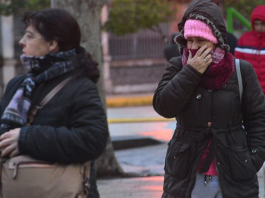 Jueves: jornada fría a fresca, con cielo parcialmente nublado y vientos del sur. La temperatura mínima será de 5 °C y la máxima alcanzará solo los 13 °C.