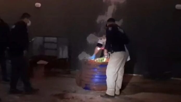 El cadáver fue hallado dentro de un tambor enterrado en una vivienda en Pedro Juan Caballero. Foto: UH El cadáver fue hallado dentro de un tambor enterrado en una vivienda en Pedro Juan Caballero. Foto: UH