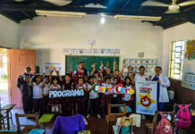 ESTUDIANTES DE ABAÍ RECIBIERON CHARLA Y KITS DE HIGIENE BUCAL EN EL MARCO DEL PROGRAMA HAMBRE CERO Un grupo de 30 alumnos y alumnas de dos instituciones educativas de Abaí fueron beneficiados con la actividad. Foto: Sexta Región Sanitaria.