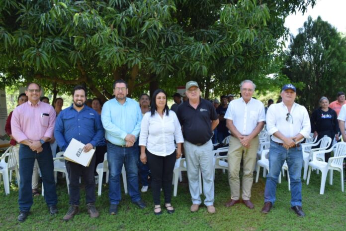 Productores y productoras de la Asociación San Francisco de Asís de Caazapá fueron los beneficiados. Foto: Gentileza. Productores y productoras de la Asociación San Francisco de Asís de Caazapá fueron los beneficiados. Foto: Gentileza.