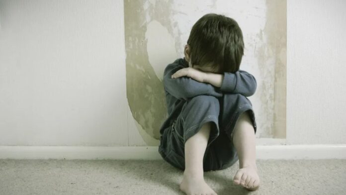 Un niño de 8 años fue víctima de abuso sexual en el baño de su colegio. Foto: graficainternacional.mx. Un niño de 8 años fue víctima de abuso sexual en el baño de su colegio. Foto: graficainternacional.mx.