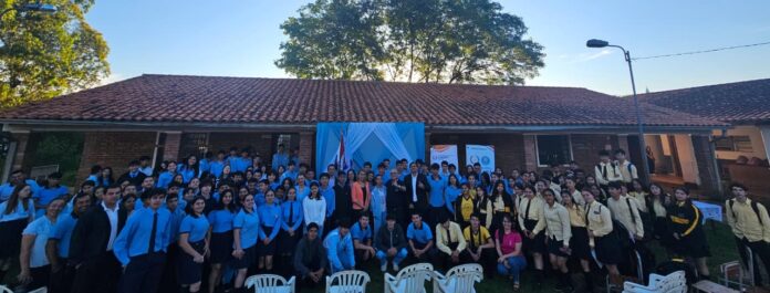 Estudiantes de distintas instituciones educativas del departamento de Caazapá participaron activamente en los talleres de Inteligencia Emocional y Liderazgo, impulsados por la Gobernación de Caazapá y la Secretaría de la Juventud. Foto: Gobernación de Caazapá. Estudiantes de distintas instituciones educativas del departamento de Caazapá participaron activamente en los talleres de Inteligencia Emocional y Liderazgo, impulsados por la Gobernación de Caazapá y la Secretaría de la Juventud. Foto: Gobernación de Caazapá.