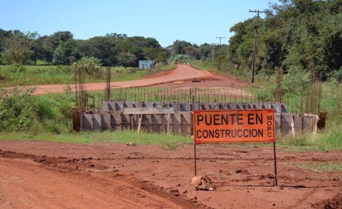 El diputado Avelino Dávalos anunció que el Banco Interamericano de Desarrollo (BID) firmó en Washington el contrato de crédito para la construcción del tramo vial Tuna–Tarumá–Abaí - Foto: Referencial El diputado Avelino Dávalos anunció que el Banco Interamericano de Desarrollo (BID) firmó en Washington el contrato de crédito para la construcción del tramo vial Tuna–Tarumá–Abaí - Foto: Referencial