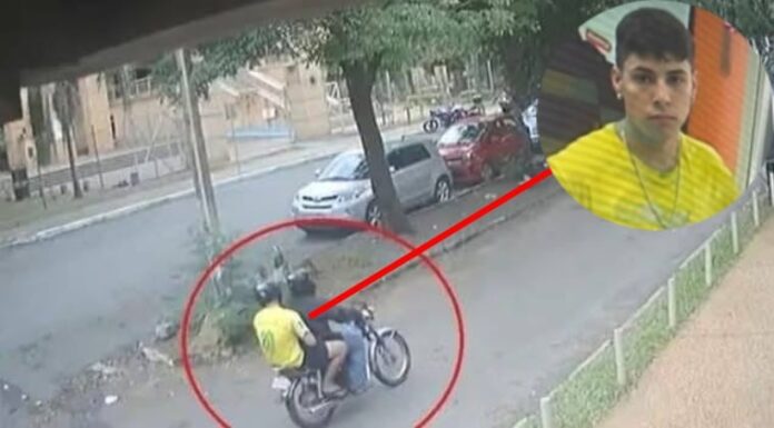 El adolescente de 16 años sería la persona que viaja como acompañante en la motocicleta (de remera amarilla). El adolescente de 16 años sería la persona que viaja como acompañante en la motocicleta (de remera amarilla).