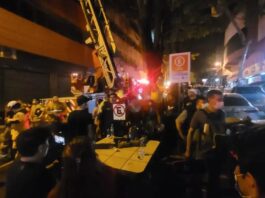 La masacre se registró alrededor de las 20:30 de este sábado en un edificio ubicado en el centro de Ciudad del Este. Foto: Wilson Ferriera