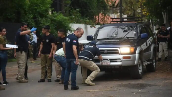 El teniente coronel Guillermo fue atacado por sicarios cuando manejaba su camioneta frente a la facultad de Derecho en Asunción.Foto: ÚH - Andrés Catalán. El teniente coronel Guillermo fue atacado por sicarios cuando manejaba su camioneta frente a la facultad de Derecho en Asunción.Foto: ÚH - Andrés Catalán.