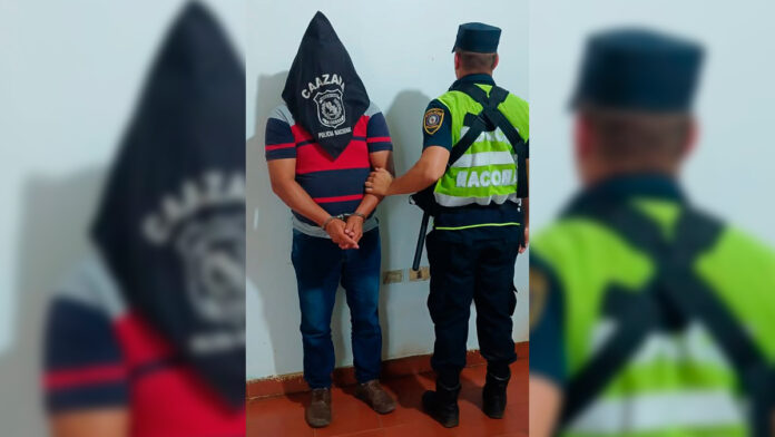La Comisaría 25ª de Colonia Cosme detuvo en Vizcaíno San Juan, distrito de Caazapá, a un hombre con orden de captura pendiente por un caso de abuso sexual en niños. El sospechoso quedó a disposición del Ministerio Público. Foto: Redacción Suceso. La Comisaría 25ª de Colonia Cosme detuvo en Vizcaíno San Juan, distrito de Caazapá, a un hombre con orden de captura pendiente por un caso de abuso sexual en niños. El sospechoso quedó a disposición del Ministerio Público. Foto: Redacción Suceso.