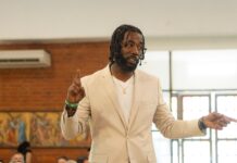 EL SEMÁFORO DE ELIMINACIÓN DE POBREZA, PROTAGONISTA DEL DOCUMENTAL GLOBAL “LA MISIÓN DE KIANA” Kiana Calloway, protagonista del documental “La misión de Kiana”, comparte cómo el Semáforo de Eliminación de Pobreza de la Fundación Paraguaya lo inspiró a transformar su vida y ayudar a otros a superar la pobreza y la exclusión social.