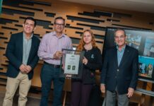 EMPRESAS LÍDERES SON RECONOCIDAS POR SU COMPROMISO CON EL SEMÁFORO DE ELIMINACIÓN DE POBREZA El Hub Hotel fue sede del evento “Reconocimientos del Semáforo” de la Fundación Paraguaya, donde diversas empresas fueron destacadas por sus avances en bienestar, desarrollo comunitario y compromiso con el Semáforo de Eliminación de Pobreza.