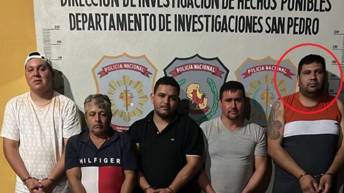 Eder Rolando Giménez alias Largo (en circulo) fue detenido junto a otras cuatro personas en el Departamento de San Pedro.Foto: Carlos Aquino.