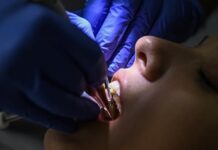 Solo la mitad de las carreras de Odontología está acreditada Imagen referencial / AFP.