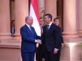 El príncipe Alberto II de Mónaco y el presidente de Paraguay, Santiago Peña.Foto: Daniel Duarte
