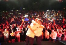 Dani Mujica cierra su campaña con multitudinario acto en Ciudad del Este Miles de pobladores de Ciudad del Este demostraron apoyo a la candidatura de Dani Mujica en el evento de cierre de campaña.