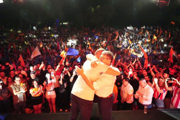 Miles de pobladores de Ciudad del Este demostraron apoyo a la candidatura de Dani Mujica en el evento de cierre de campaña.