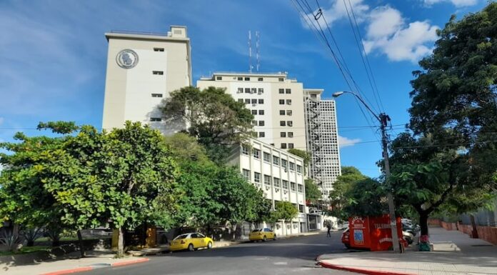 De manera presencial, el trámite puede hacer en el edificio Facundo Insfrán. Foto: CMG/NM De manera presencial, el trámite puede hacer en el edificio Facundo Insfrán. Foto: CMG/NM