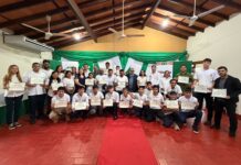 INSTITUTO BELÉN IMPULSA EL DESARROLLO DEL NORTE CON MÁS DE 400 EGRESADOS EN SU PRIMER AÑO Graduados del Instituto Belén durante el acto de entrega de certificados realizado en la Escuela Agrícola de Belén, Concepción, tras completar cursos de formación técnica y emprendedora que ya beneficiaron a más de 400 egresados y fortalecen el desarrollo de comunidades rurales del norte del país.