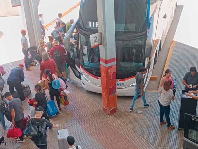 Varias personas viajaron al interior del país para pasar las fiestas de fin de año. Foto: Municipalidad de Asuncion