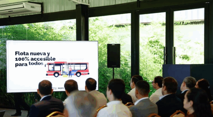 El acto se realizó hoy en Mburuvicha Róga.