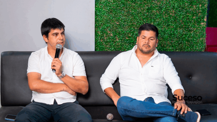 El Movimiento Colorado Añeteté continúa definiendo sus precandidaturas a intendente en distintos distritos del departamento de Caazapá - Foto: Angel Garcia Precandidato a Intendete en San Juan Nepomuceno, (Izquierda), Juanchi Maciel (Derecha) Diputado Nacional. Red Suceso Multimedios El Movimiento Colorado Añeteté continúa definiendo sus precandidaturas a intendente en distintos distritos del departamento de Caazapá - Foto: Angel Garcia Precandidato a Intendete en San Juan Nepomuceno, (Izquierda), Juanchi Maciel (Derecha) Diputado Nacional. Red Suceso Multimedios