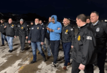 Caso Nicolás Maduro: ¿Qué significa declararse no culpable en la Justicia de EEUU? Imagen de Nicolás Maduro al momento de su descenso del avión.Foto: EFE/Rastreo de redes.