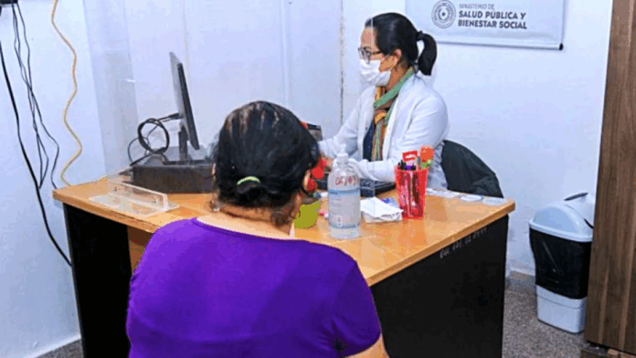 Atípico. Llama la atención que las consultas de las gripes y resfríos hayan tenido un importante incremento en esta época.ARCHIVO ÚH