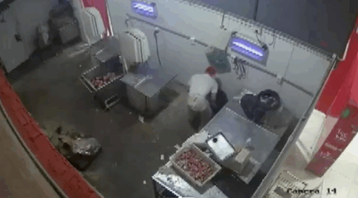 El modus operandi consistía en sacar la carne en medio de la basura.