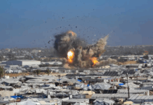 Israel mata a un niño de 3 años en un bombardeo contra el sur de Gaza Vista de una explosión durante un ataque aéreo israelí que tuvo como objetivo el campamento de Ghaith, que alberga a desplazados, en la zona de Al-Mawasi, al oeste de Khan Younis, en el sur de la Franja de Gaza. Foto: EFE.