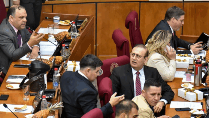 Estudio. Senadores abordan este martes la reforma de las Cajas Fiscal y Parlamentaria.ARCHIVO