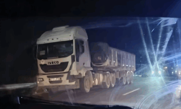 El camión de gran porte involucrado en el choque que dejó dos fallecidos.Foto: Justiniano Riveros.