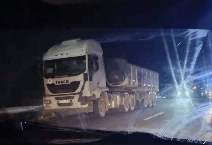 El camión de gran porte involucrado en el choque que dejó dos fallecidos.Foto: Justiniano Riveros.