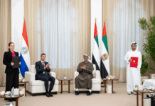 Paraguay y Emiratos Árabes firman acuerdos claves para modernizar infraestructura del país Durante la visita oficial de Santiago Peña a Emiratos Árabes, Paraguay concretó la firma de tres Memorandos de Entendimiento de alto impacto estratégico, destinados a impulsar la modernización de su infraestructura en los sectores aeroportuario, energético y ferroviario.Foto: Gentileza.