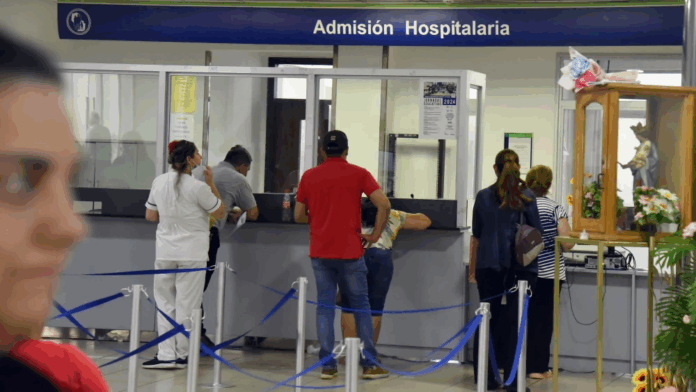 Asegurados se quejaron de la falta de turnos y medicamentos en el Hospital Ingavi del IPS.Foto: Archivo.