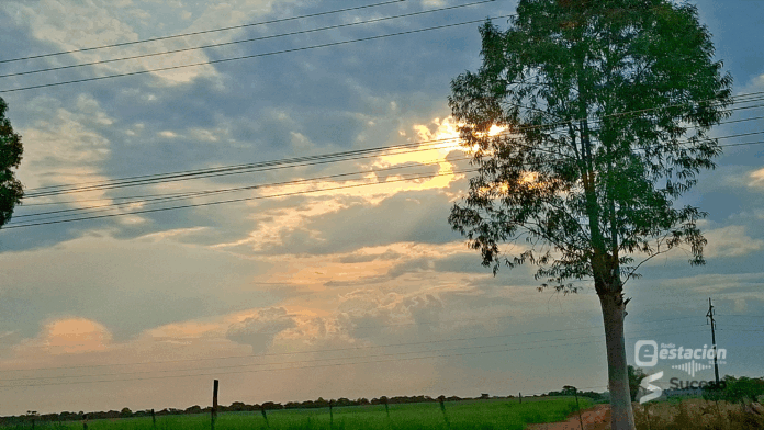 La Dirección de Meteorología e Hidrología informó que durante los próximos días persistirá un ambiente cálido a muy caluroso y húmedo en gran parte del país